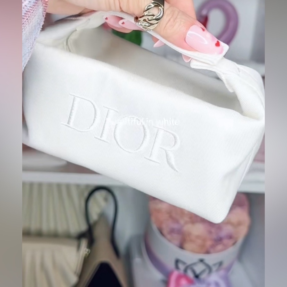 Dior White pouch 💗💗💗 - Picture 3 of 7